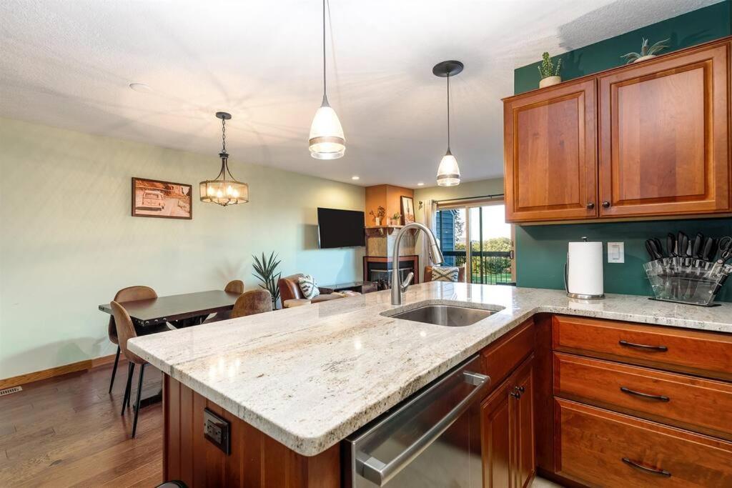 Relaxing 2Bedroom Townhome W/Playroom & Great View غالينا المظهر الخارجي الصورة